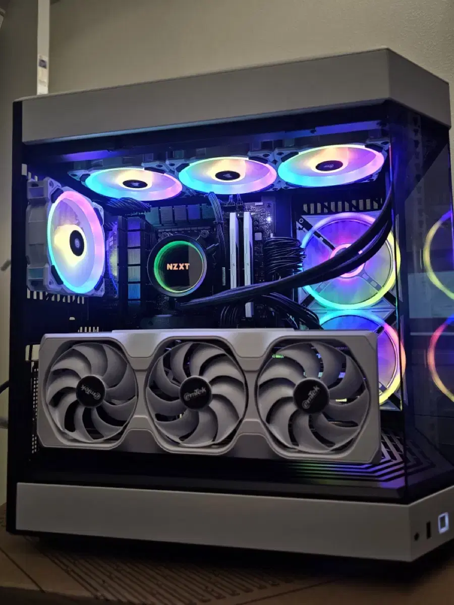 라이젠 7900X3D RTX 4080 SUPER WHITE 본체 팝니다.